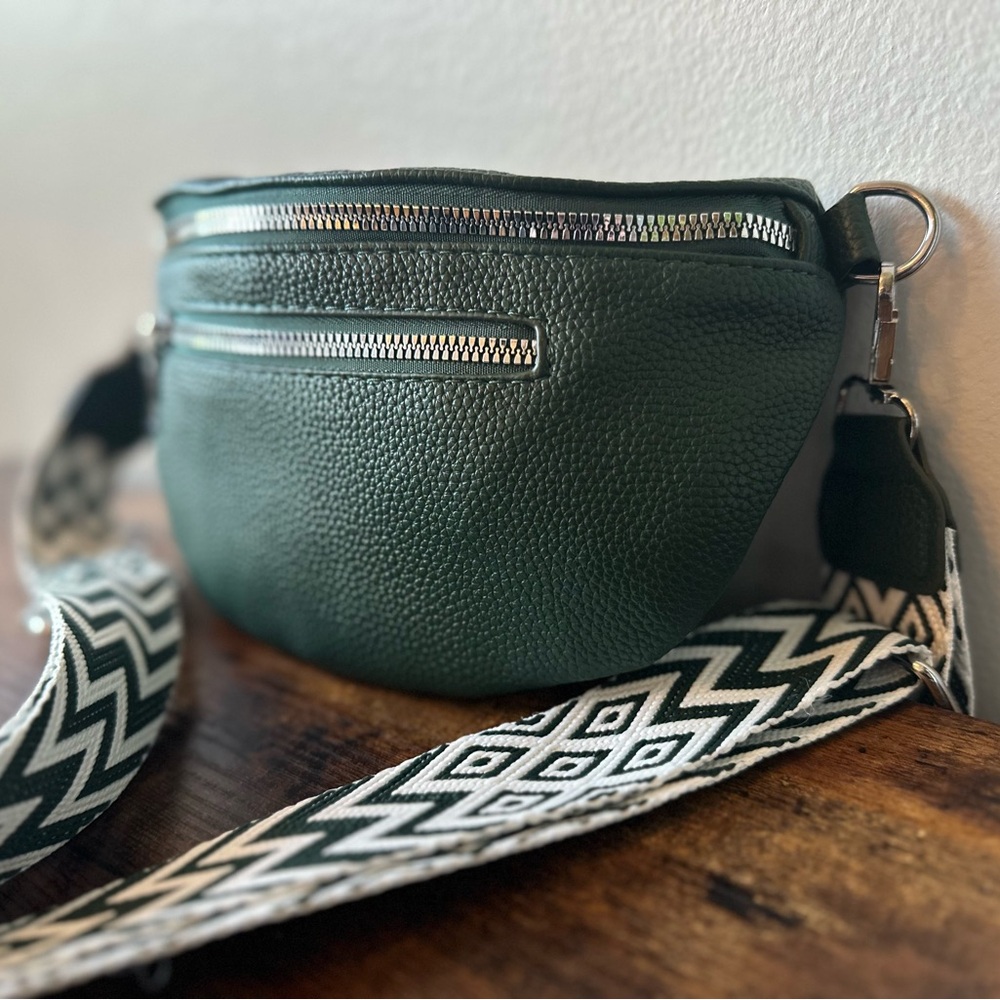 Women’s Hunter Green Crossbody or Waist Bag Faux Pebbled Leather NWT - Picture 3 of 6